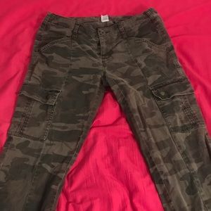 ARMY PRINT CARGO PANTS
